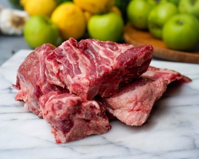 Свинина на кости охлаждённая 1 кг - купить в Братовщиной